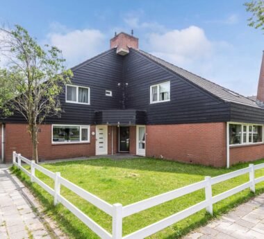 Hoofdafbeelding De Eker 2